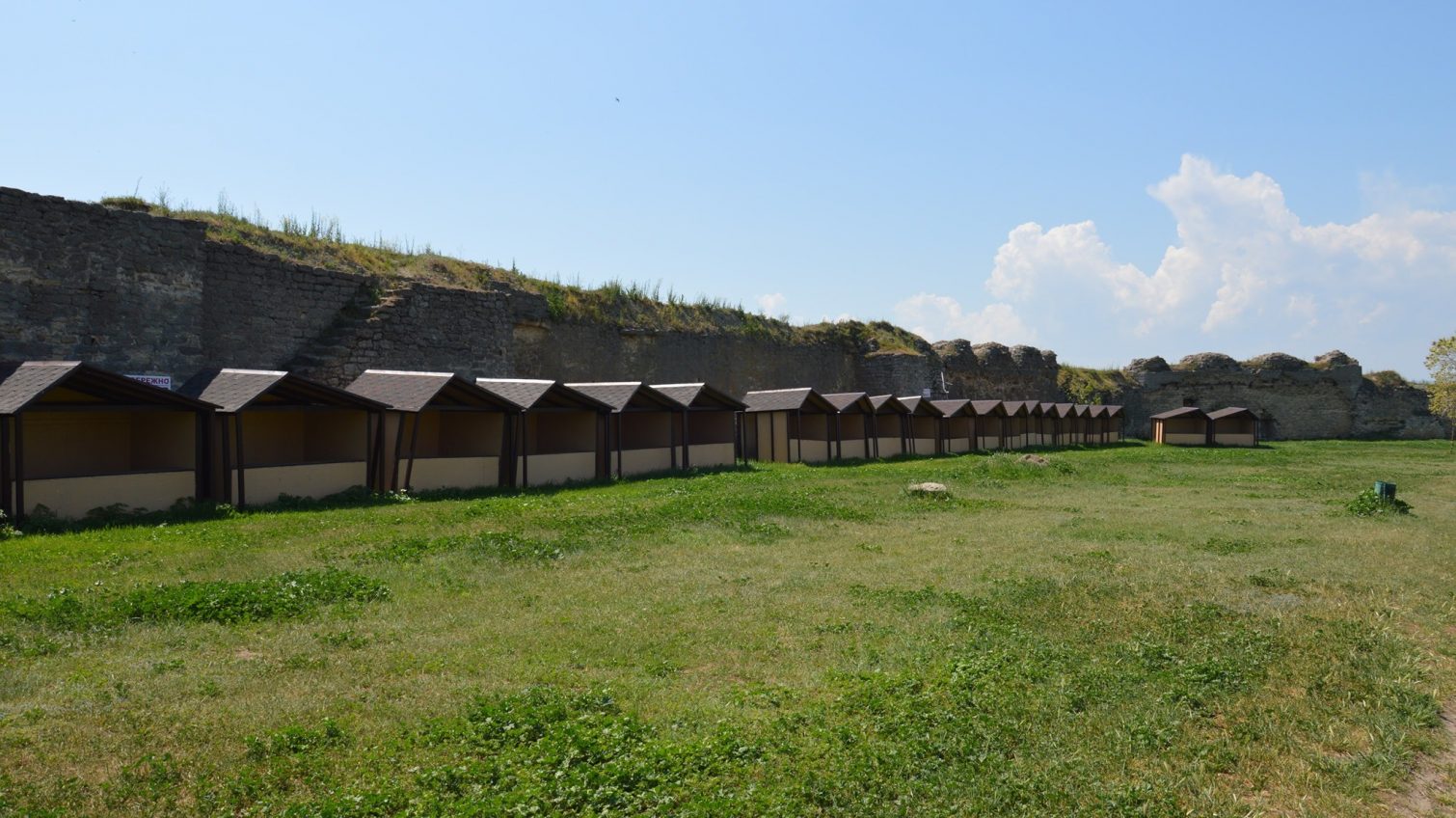 Во дворе Аккерманской крепости установили МАФы (фото) «фото»