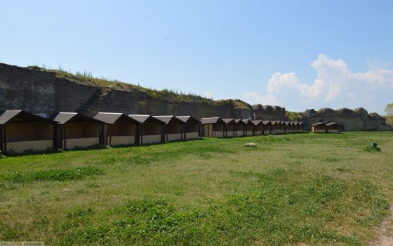 Во дворе Аккерманской крепости установили МАФы (фото) usionline.com Во дворе Аккерманской крепости установили МАФы (фото) «фото»