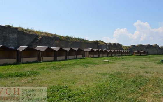 МАФы во дворе Аккерманской крепости привезли на хранение с ярмарки у Одесской обладминистрации usionline.com МАФы во дворе Аккерманской крепости привезли на хранение с ярмарки у Одесской обладминистрации «фото»