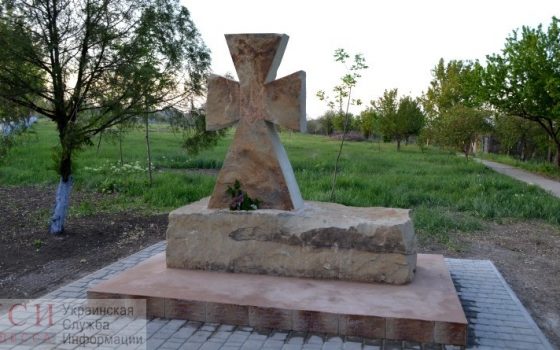 В Татарбунарах установили памятник воинам, отдавшим свои жизни за Украину (фото) usionline.com В Татарбунарах установили памятник воинам, отдавшим свои жизни за Украину (фото) «фото»