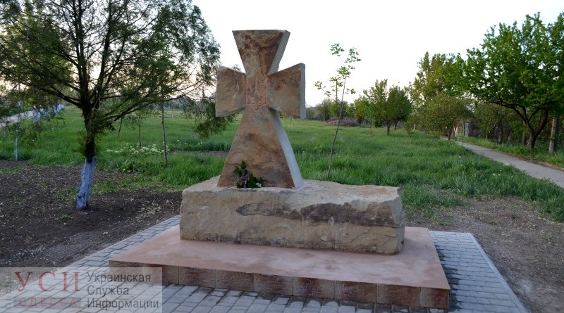 В Татарбунарах установили памятник воинам, отдавшим свои жизни за Украину (фото) «фото»