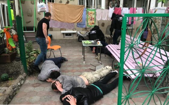 В Одессе силовики задержали вооруженных наркоторговцев и изъяли у них 1,5 миллиона гривен (фото) usionline.com В Одессе силовики задержали вооруженных наркоторговцев и изъяли у них 1,5 миллиона гривен (фото) «фото»
