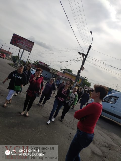 В Усатово местные жители перекрыли дорогу из-за фур и хотят сделать акцию бессрочной (фото) «фото»