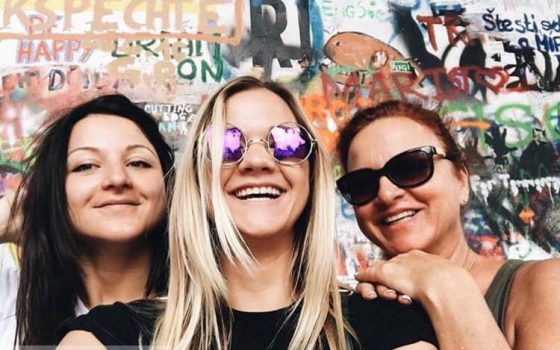 Одесситка просит помощи в сборе средств на лечение матери, заболевшей раком «фото»