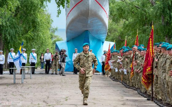 Одесской бригаде морских пехотинцев вручили боевое знамя и награды (фото) «фото»