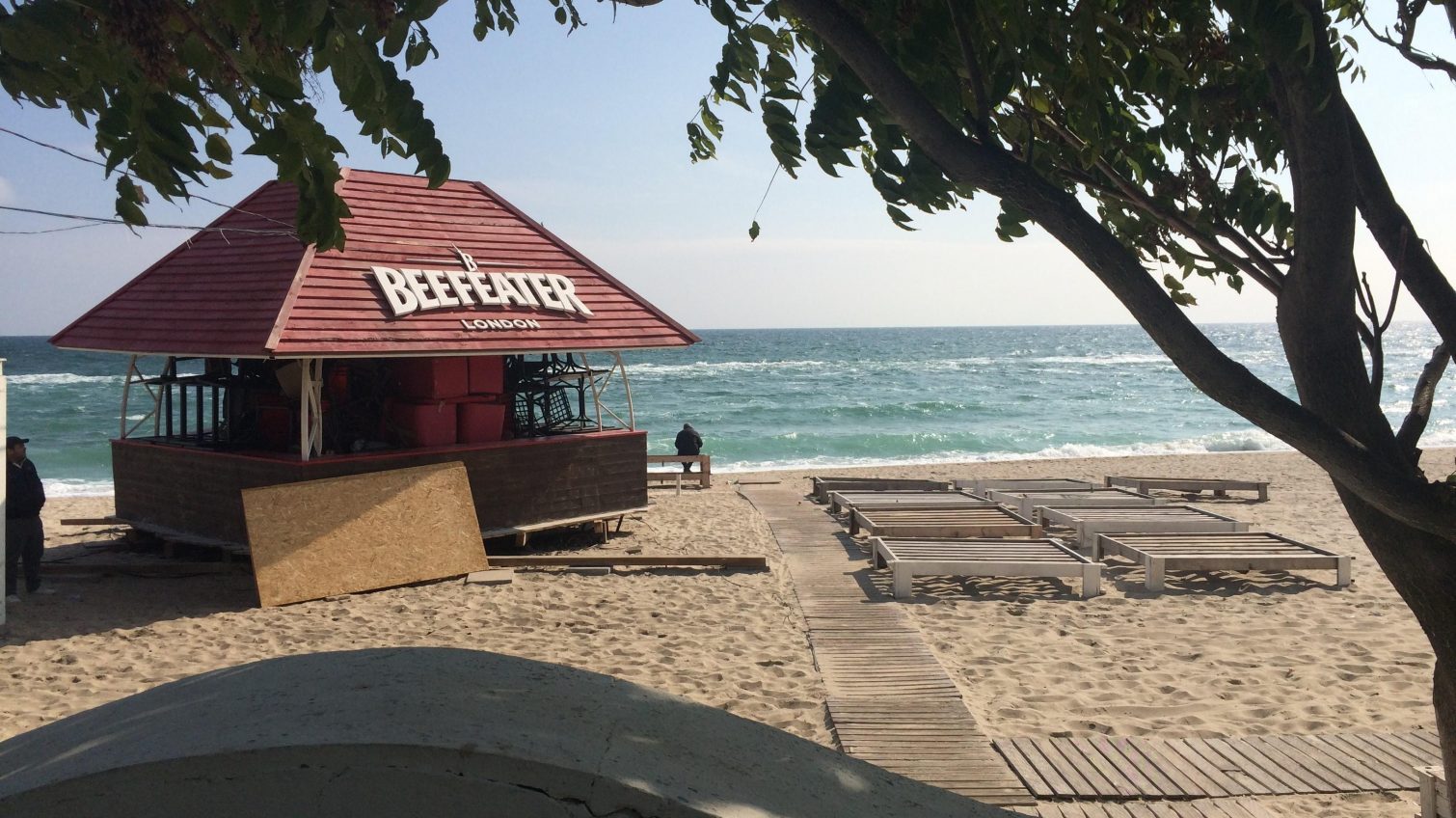 Одесские пляжи подготовили к курортному сезону на 90%, но новых правил так и нет «фото»
