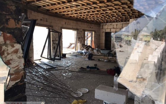 Активисты Нацкорпуса демонтировали стройку ресторана “Песок” на пляже (фото, видео) «фото»