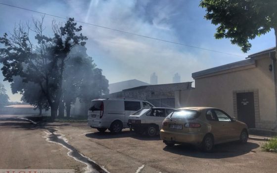 В Малиновском районе до сих пор тлеют мебельные склады (фото) «фото»