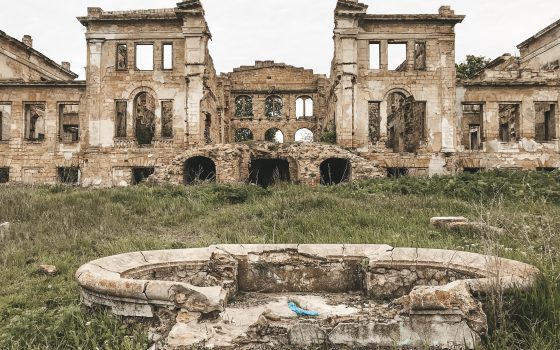 Утраченное величие: усадьба “Волчье логово” в Одесской области (фоторепортаж) usionline.com Утраченное величие: усадьба “Волчье логово” в Одесской области (фоторепортаж) «фото»