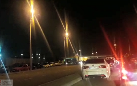 Стритрейсеры устроили ночные пробки в районе путепровода “Проездной”: в заторах сотни авто и даже скорые (видео) usionline.com Стритрейсеры устроили ночные пробки в районе путепровода “Проездной”: в заторах сотни авто и даже скорые (видео) «фото»