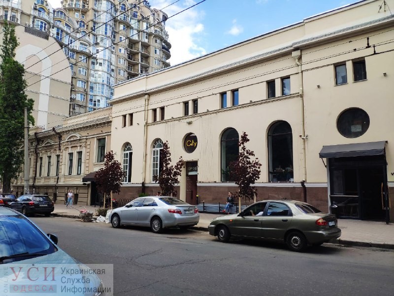 Одесский ресторан высадил деревья и получил штраф от горсовета (фото) «фото»