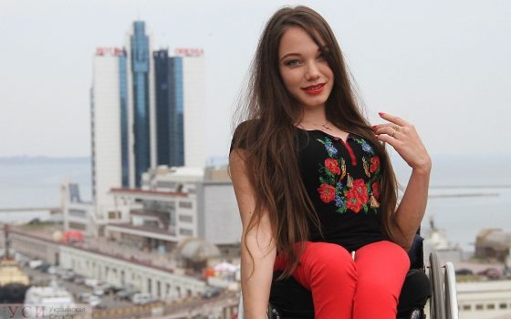 День вышиванки: как одесситы оделись на праздник (фото) usionline.com День вышиванки: как одесситы оделись на праздник (фото) «фото»