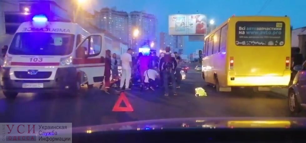 Жуткое ДТП на Среднефонтанской – двое пострадавших, водитель мотоцикла в коме (видео) «фото»