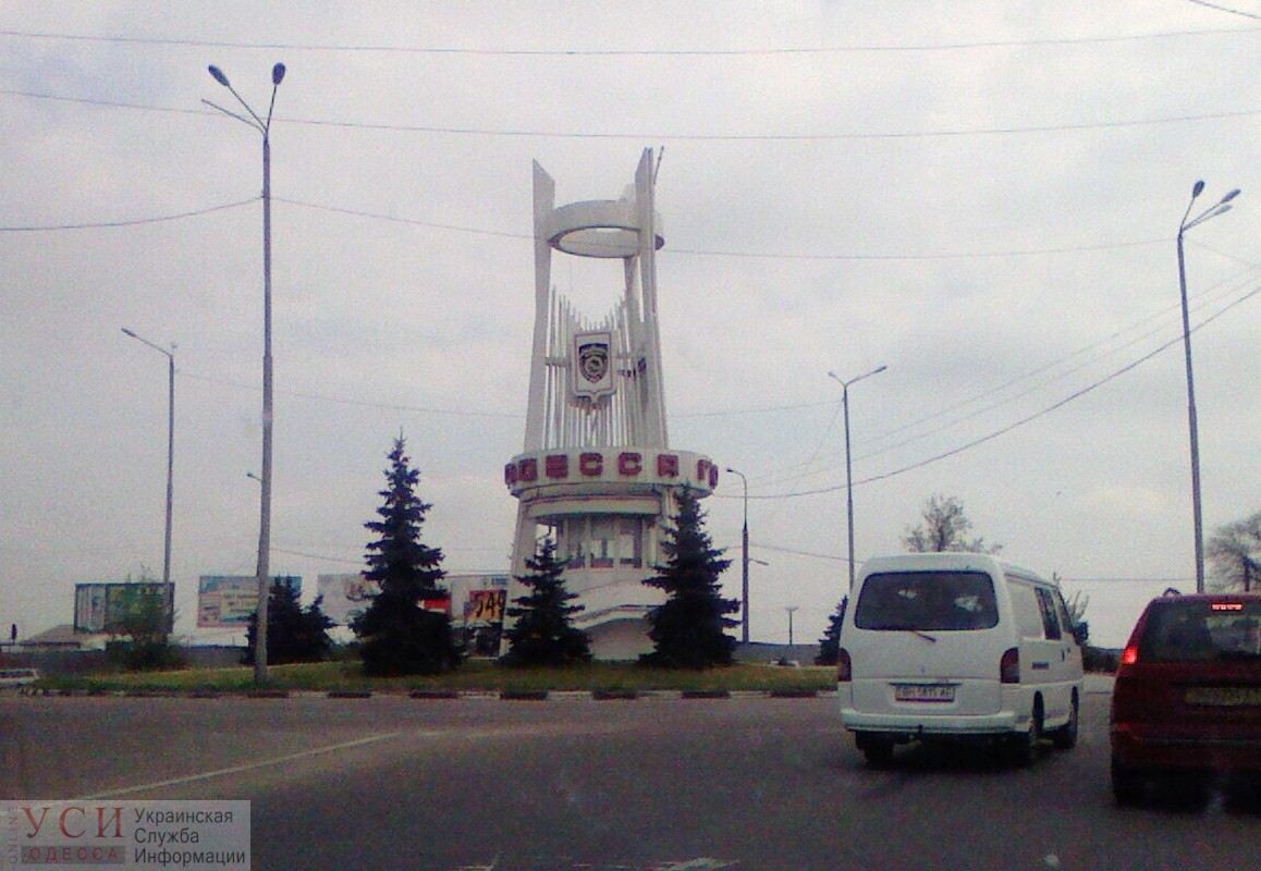 На въезде в Одессу накануне 2 мая полиция проверяет все транспортные средства «фото»