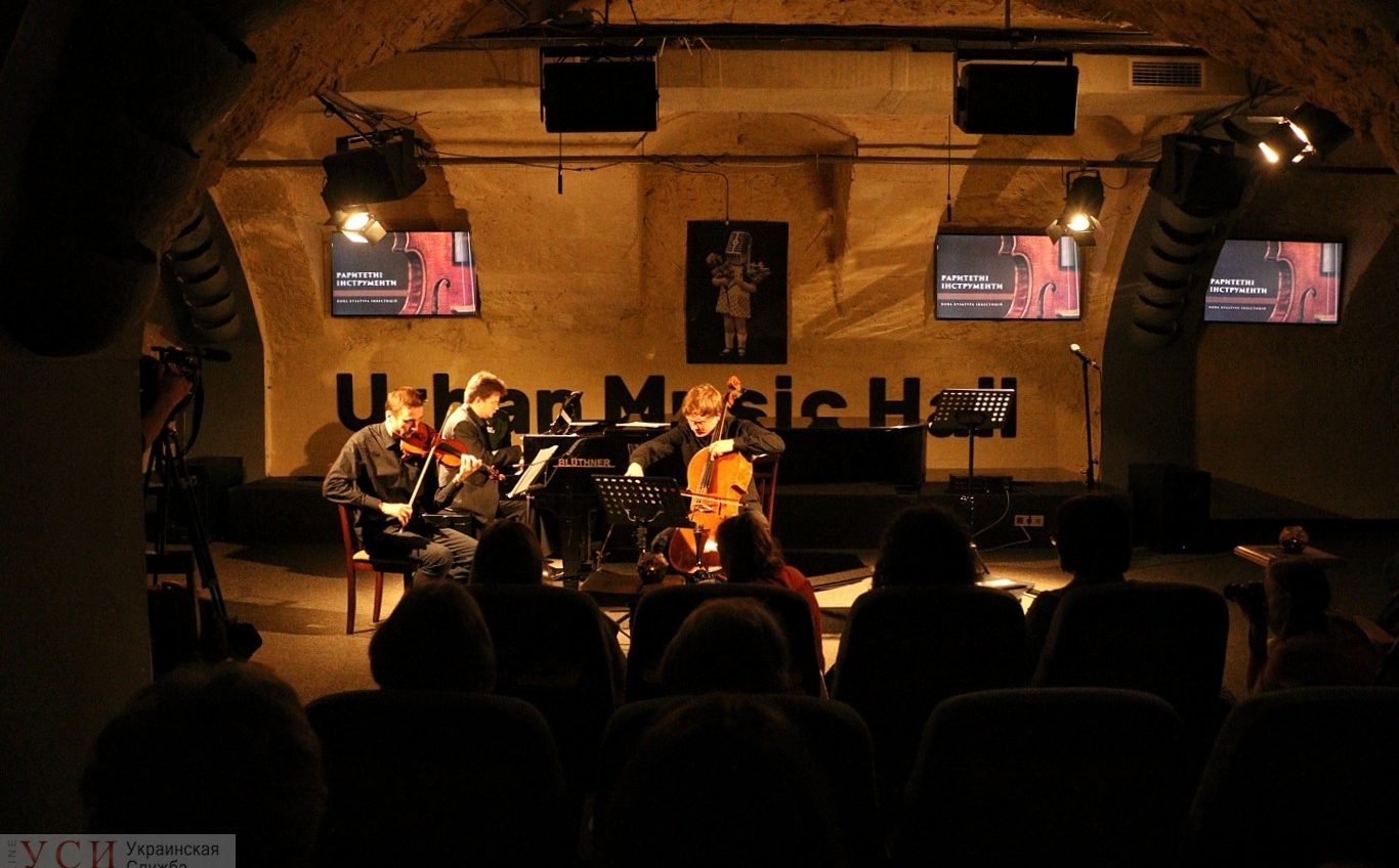 В Одессе музыканты сыграли концерт: среди инструментов звучала скрипка за миллион евро (фото) «фото»