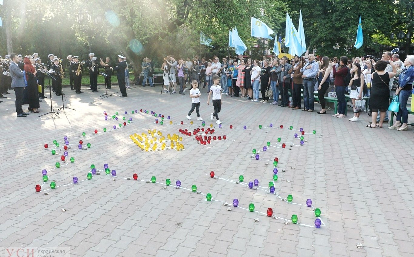 Годовщина депортации крымских татар: на Соборной площади вспоминали о трагедии (фото) «фото»