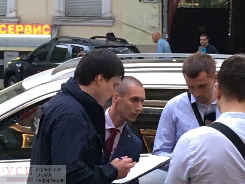 В центре Одессы задержали чиновника при получении взятки (фото) «фото»