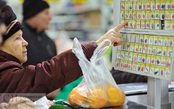 Украинцы обеднели: покупательная способность работающих упала, а пенсионеров – возросла, – эксперт usionline.com Украинцы обеднели: покупательная способность работающих упала, а пенсионеров – возросла, – эксперт «фото»
