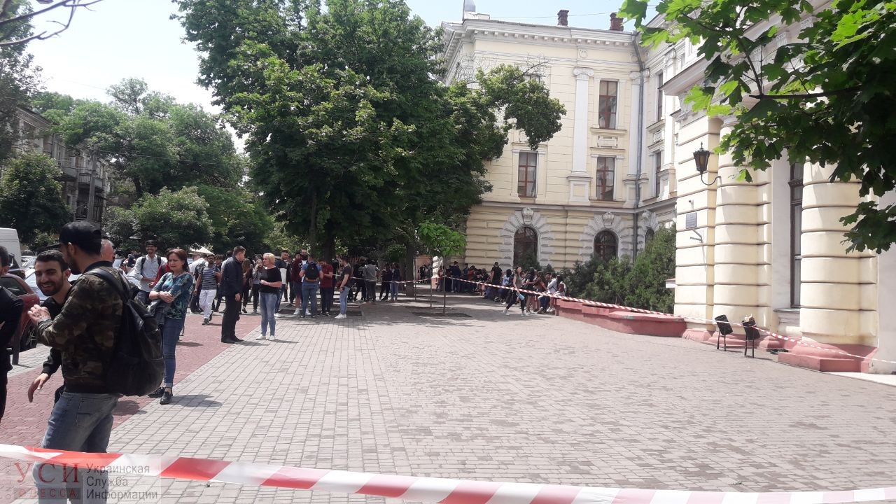 Главный корпус Медина и три корпуса одесского медучилища “заминировали” (фото) «фото»