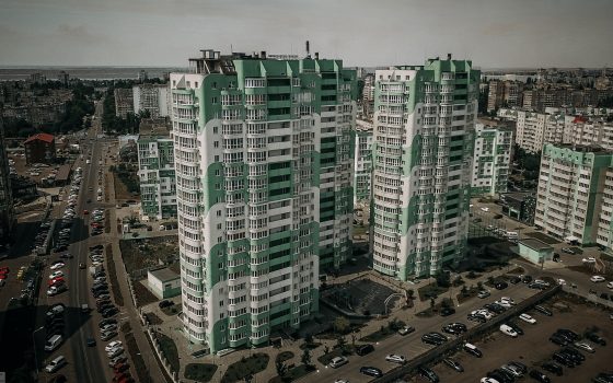 Каменные джунгли поселка Котовского с высоты (аэросъемка) «фото»