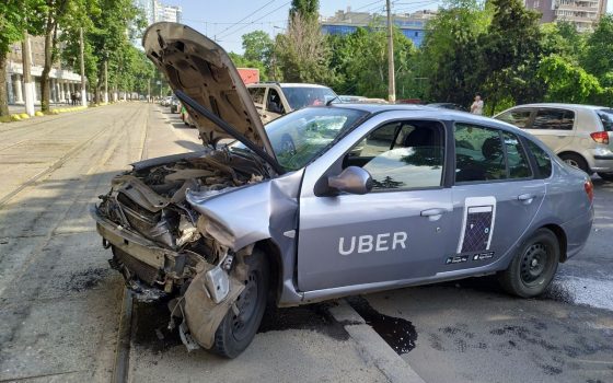 ДТП в Аркадии: такси вылетело на трамвайные пути, перекрыто движение (фото) «фото»