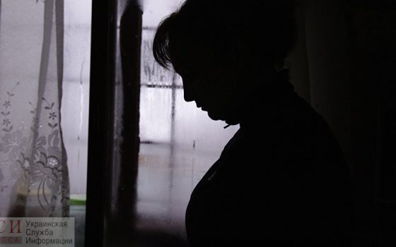 На Таирова женщина выпала из окна и разбилась (видео) «фото»