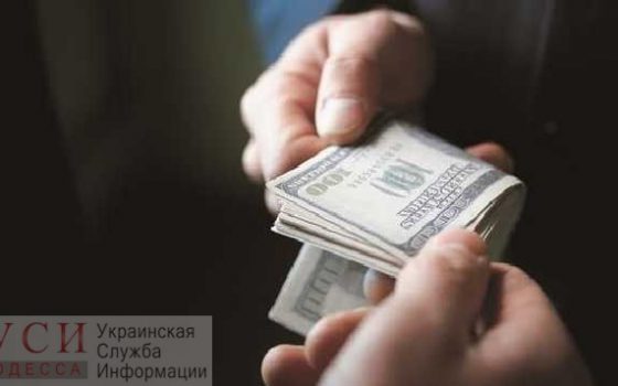 В аэропорту Одессы иностранец пытался за взятку “договориться” с пограничниками о пропуске соотечественника usionline.com В аэропорту Одессы иностранец пытался за взятку “договориться” с пограничниками о пропуске соотечественника «фото»
