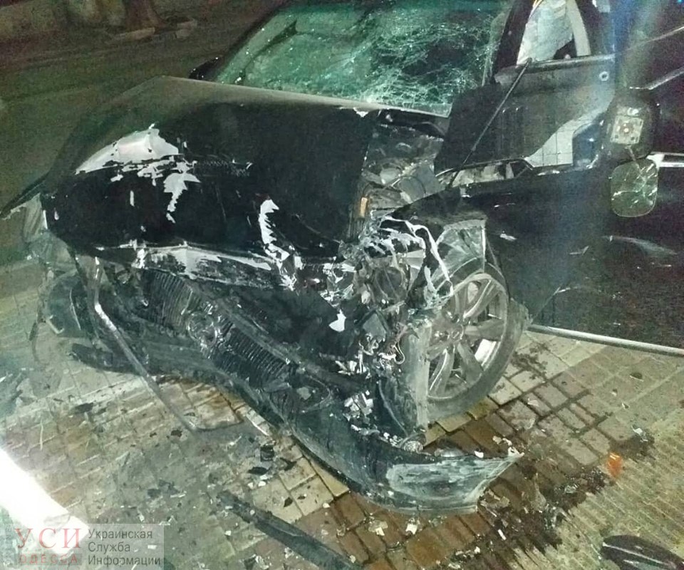 В Одессе иномарка влетела в забор: водитель умер на месте «фото»