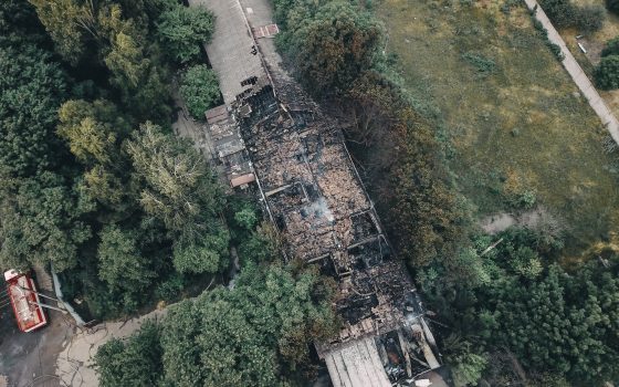 Сотрудники ГСЧС продолжают тушить пожар в психбольнице на Слободке (фото) usionline.com Сотрудники ГСЧС продолжают тушить пожар в психбольнице на Слободке (фото) «фото»