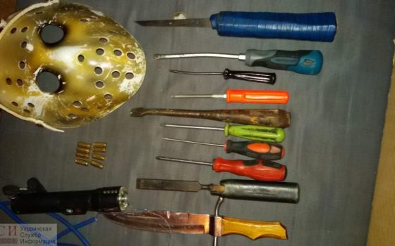 В Одессе будут судить бандитов, которые в масках из фильма ужасов обворовывали школы «фото»