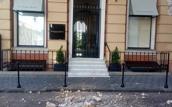 Возле Оперного театра рухнул старинный фасад, чудом никого не травмировав (фото) «фото»