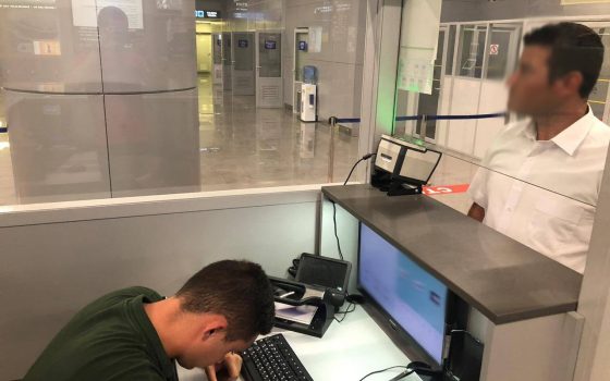 Гражданин Турции выдавал себя за француза, пытаясь попасть в Одессу: его задержали в аэропорту (фото) «фото»