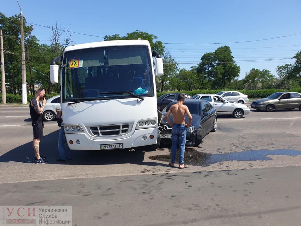 ДТП в Одессе: “Mercedes” влетел в экскурсионный автобус, в котором ехала дочь Гриценко (фото) ОБНОВЛЕНО «фото»