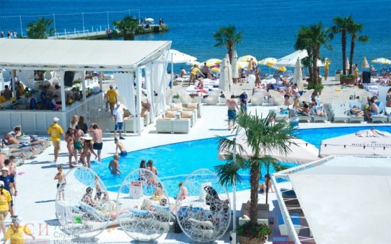 День рождения по-богатому: депутат от БПП “сорит” деньгами в одесском клубе “Ибица” (видео) «фото»