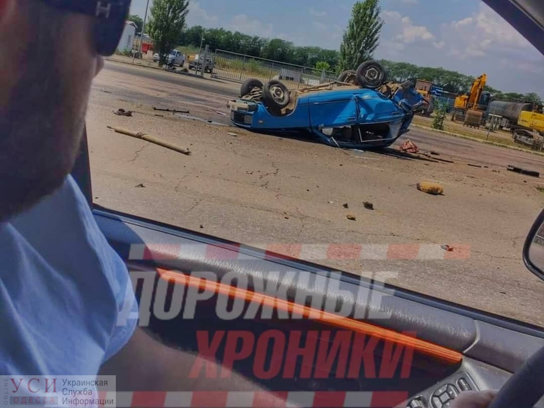 ДТП на трассе: под Одессой автомобиль перевернулся на крышу (фото) «фото»