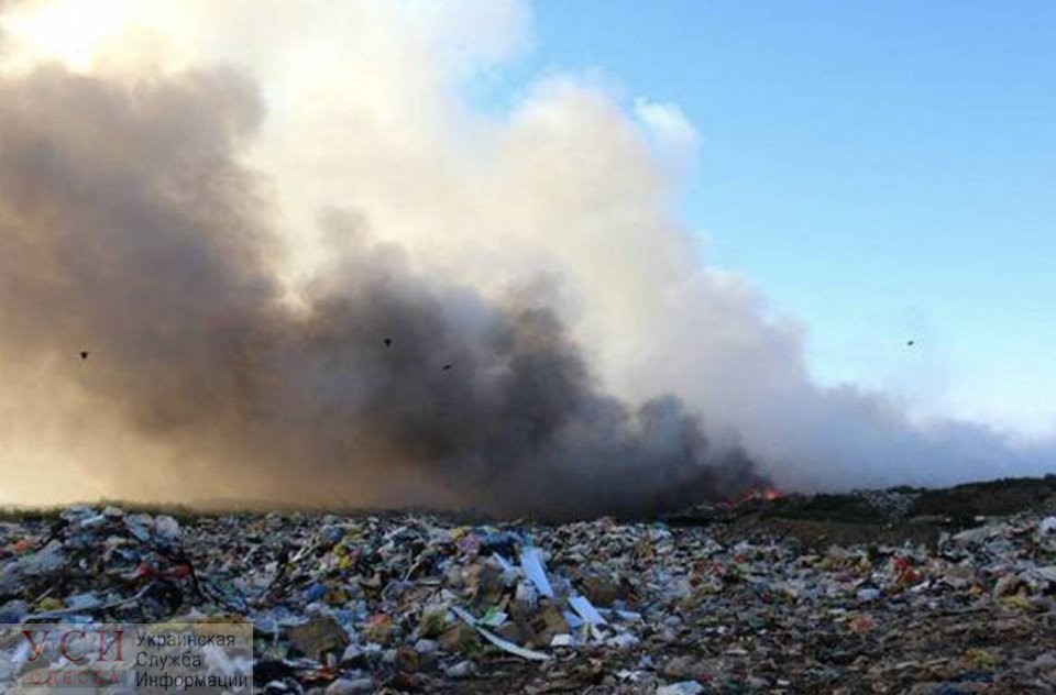 Под Шабо 15 дней не могут потушить стихийную мусорную свалку «фото»