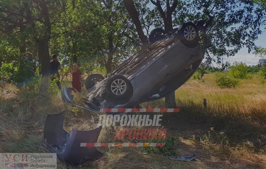 Автомобиль перевернулся по дороге из Новой Дофиновки в Одессу (фото) «фото»