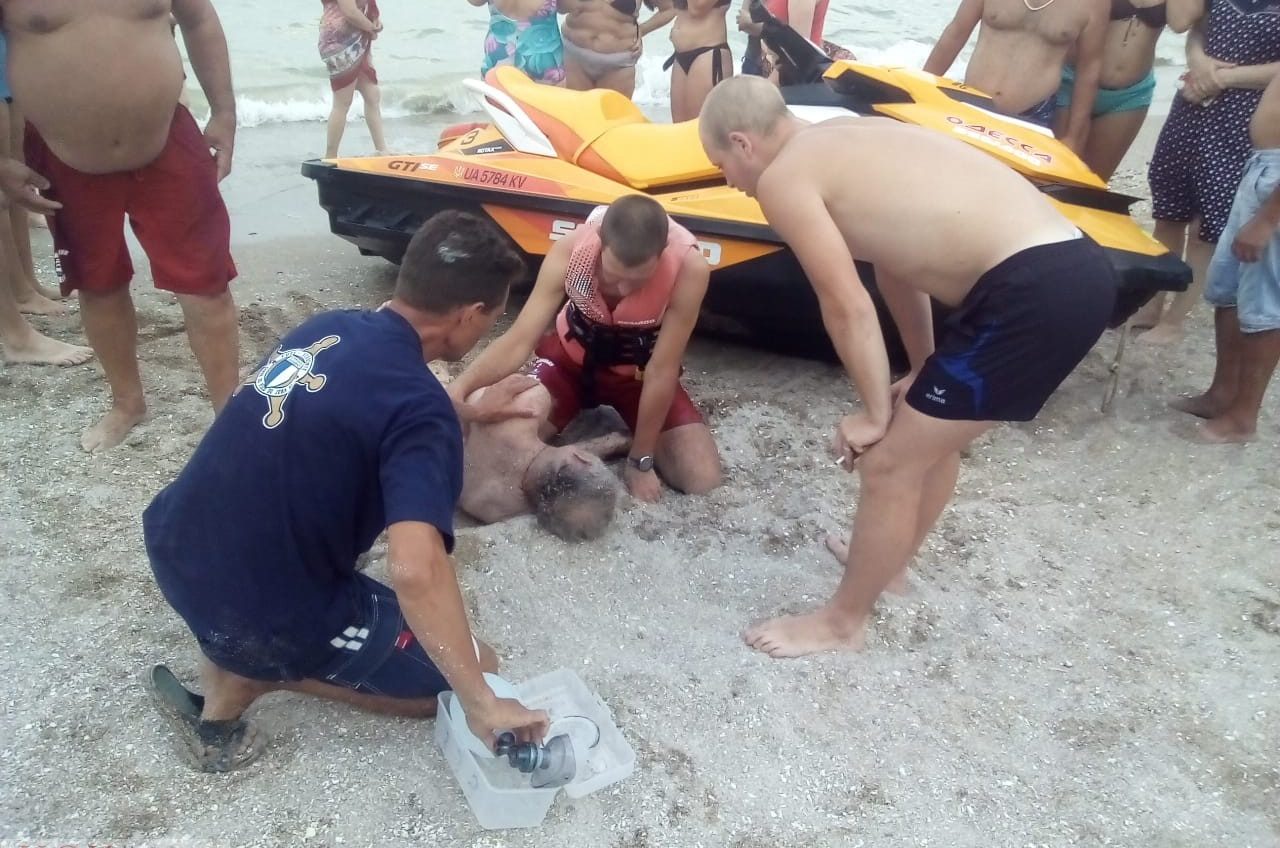 Мужчина пережил клиническую смерть на пляже в Лузановке (фото) «фото»