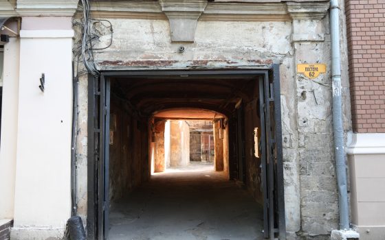 Место бедствия: аварийное здание напротив Горсада продолжает обрушаться (фото, видео) «фото»