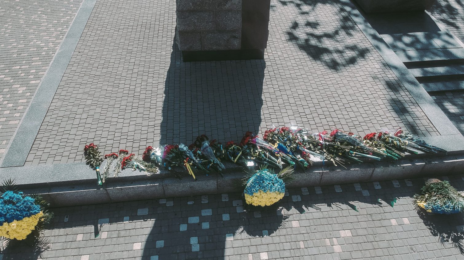 День Конституции в Одессе отметили возложением цветов к памятнику Кобзарю (фото, видео) «фото»
