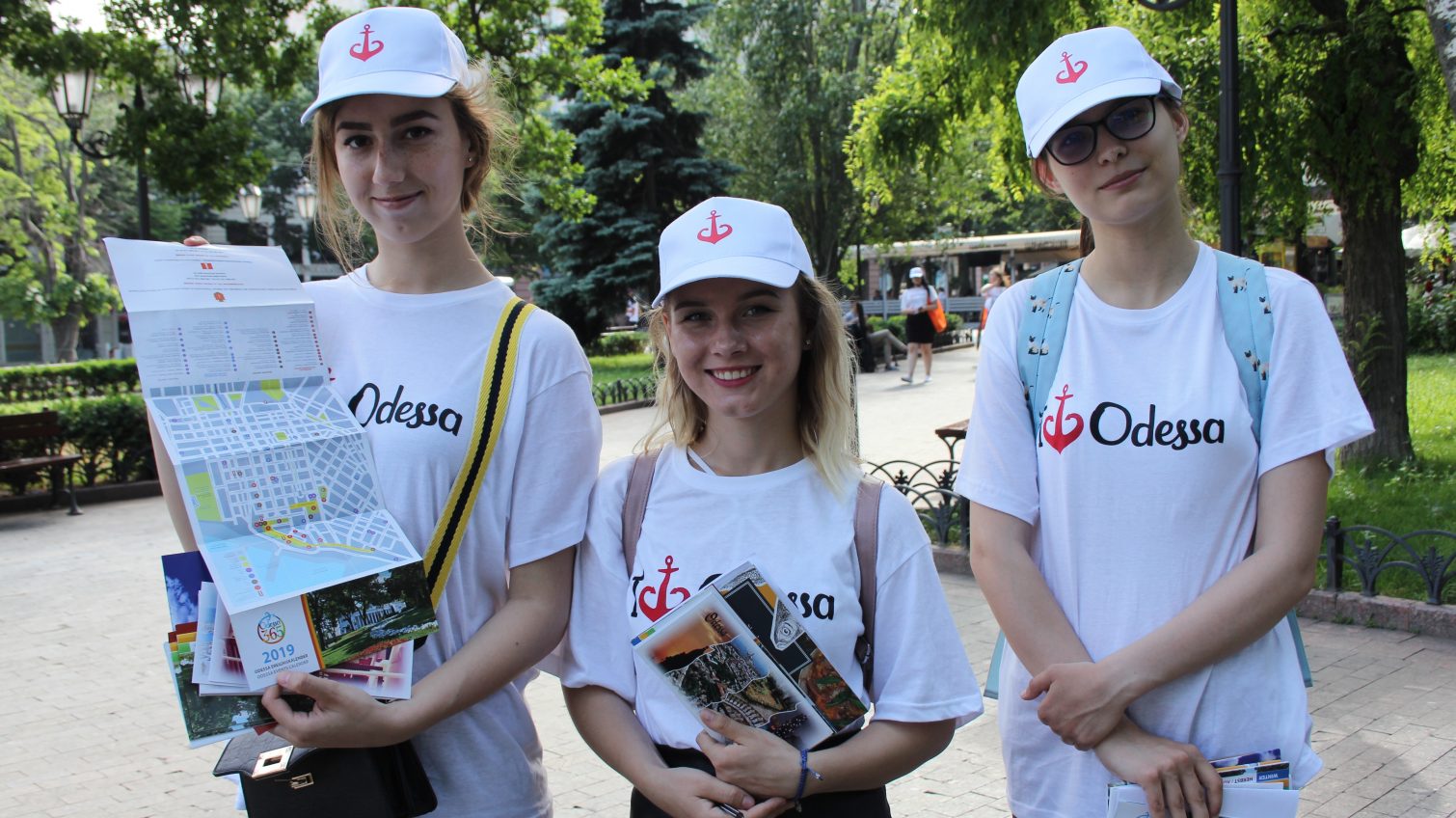 В Одессе появились туристические волонтеры, они помогают сориентироваться гостям города «фото»