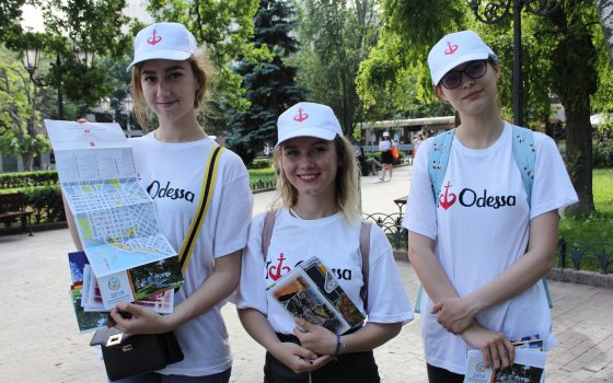 В Одессе появились туристические волонтеры, они помогают сориентироваться гостям города «фото»