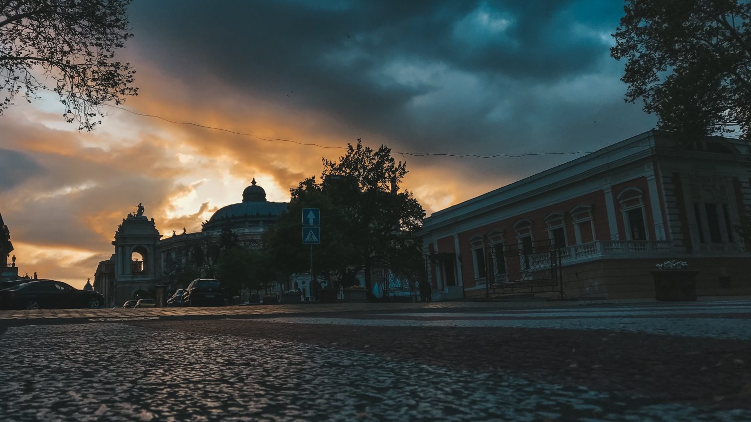 В пятницу будет облачно и жарко «фото»