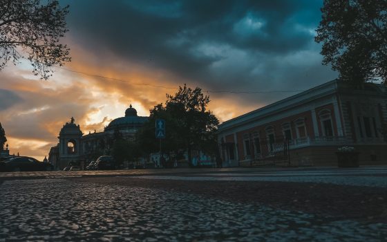 В пятницу будет облачно и жарко «фото»