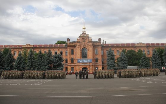 В Одесской военной академии торжественно вручили погоны выпускникам (фото) «фото»