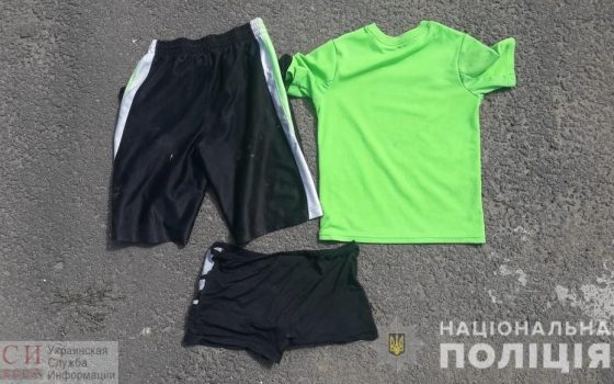 У заброшенного дома под Одессой нашли труп мужчины: полиция просит помочь опознать одежду «фото»