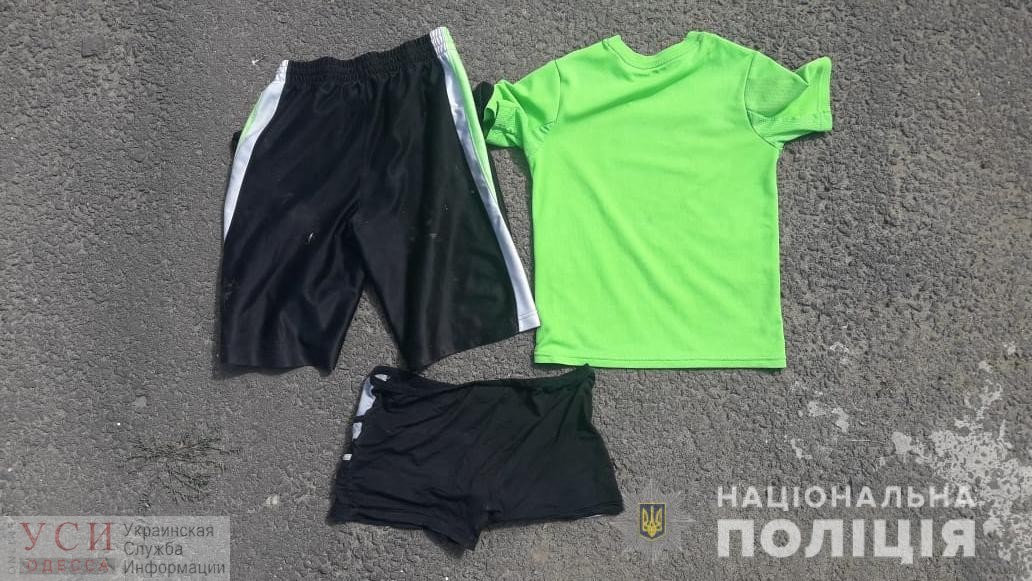 У заброшенного дома под Одессой нашли труп мужчины: полиция просит помочь опознать одежду «фото»