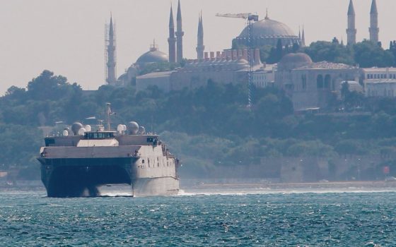 В Одессу зашел уникальный высокоскоростной десантный корабль ВМС США «фото»