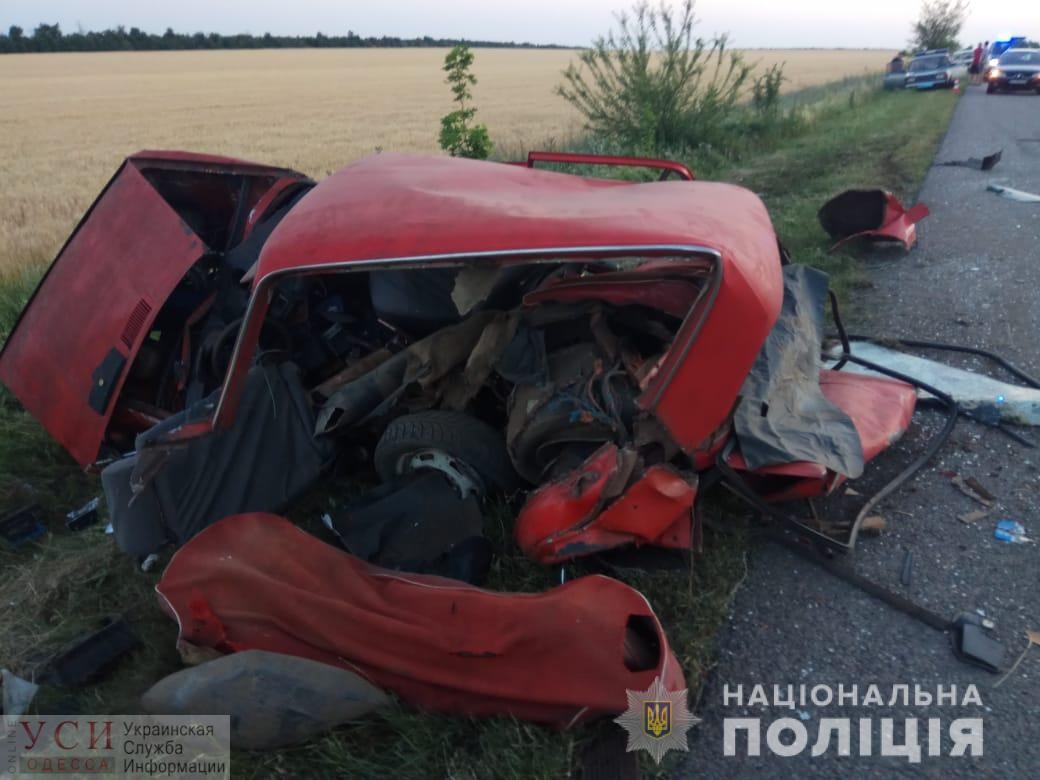 Иномарка на всем ходу врезалась в “Жигули” на обочине в Одесской области: трое человек погибли (фото) «фото»