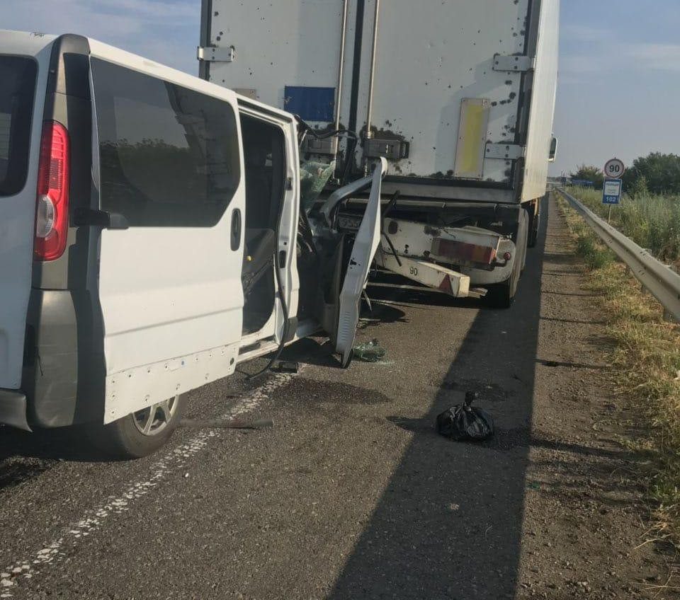 Вероятно, уснул за рулем: 7 человек пострадали в ДТП на трассе “Одесса – Киев” «фото»
